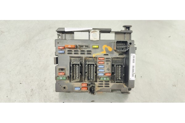 Recambio de caja reles / fusibles para peugeot 307 (s1) xs referencia OEM IAM 9657608780  
