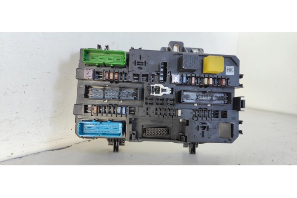 Recambio de caja reles / fusibles para opel astra h berlina elegance referencia OEM IAM 13206762  