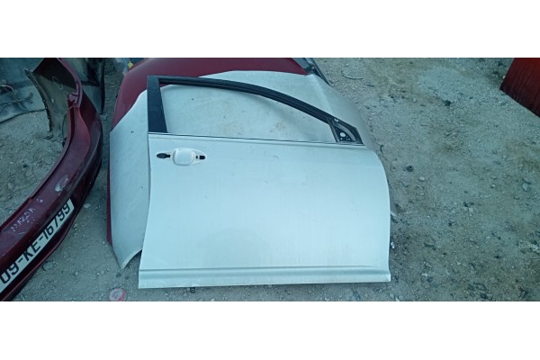 Recambio de puerta delantera derecha para toyota avensis berlina (t25) 2.2 d-cat referencia OEM IAM   
