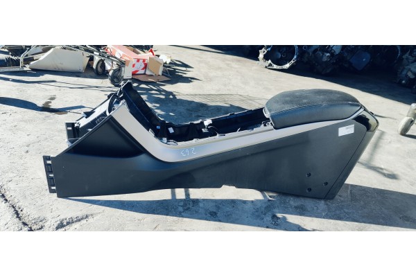 Recambio de consola central para hyundai i40 style referencia OEM IAM 846013Z020  