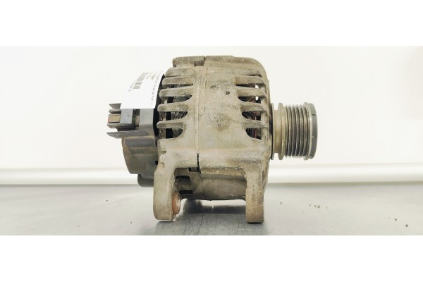 Recambio de alternador para renault captur 1.5 dci 90 fap referencia OEM IAM 231001318R  