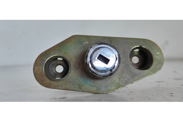 Recambio de bombin porton trasero para volvo s60 berlina d5 referencia OEM IAM 737700001  