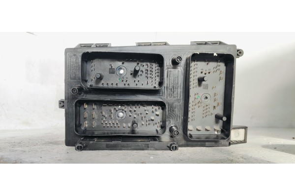 Recambio de caja reles / fusibles para opel astra h berlina enjoy referencia OEM IAM 13250232  