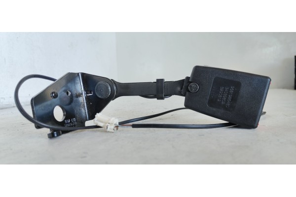 Recambio de enganche cinturon trasero izquierdo para peugeot 3008 active referencia OEM IAM 9681985480  