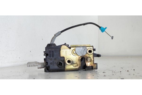 Recambio de cerradura puerta trasera izquierda para citroen c4 berlina lx referencia OEM IAM   