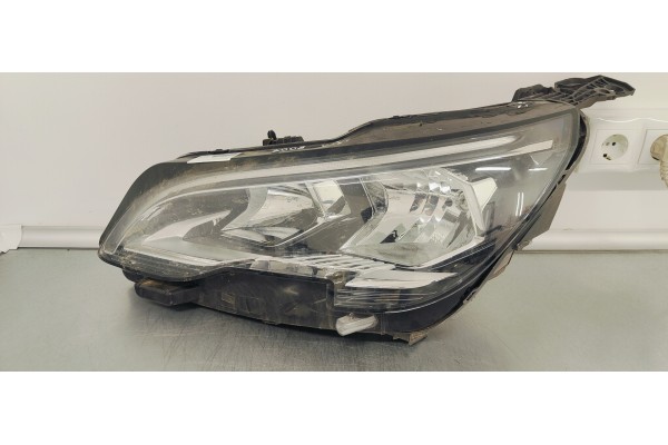 Recambio de faro izquierdo para peugeot 3008 1.5hdi 130 fap referencia OEM IAM 9810478180  