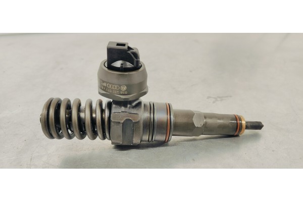 Recambio de inyector para volkswagen passat berlina (3b3) 1.9tdi 130 4x4 referencia OEM IAM 038130073AR  