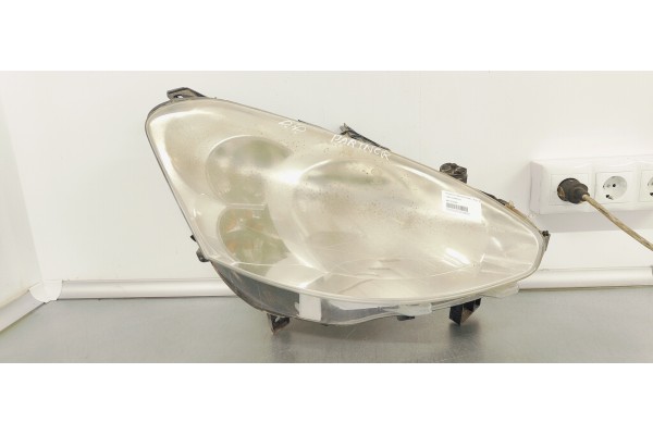 Recambio de faro derecho para peugeot partner kombi 1.6 hdi 90 fap referencia OEM IAM 9677202380  