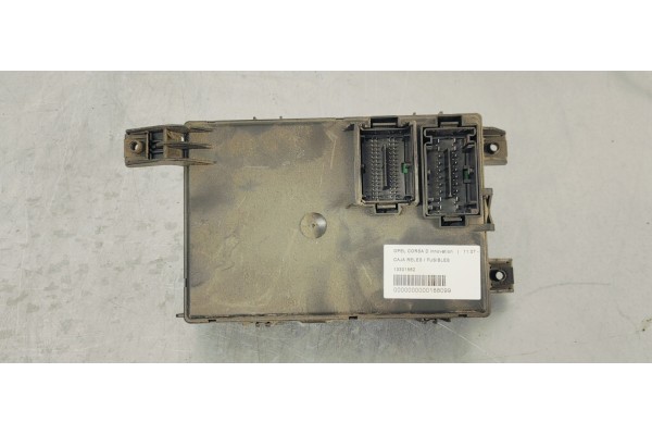 Recambio de caja reles / fusibles para opel corsa d innovation referencia OEM IAM 13301562  