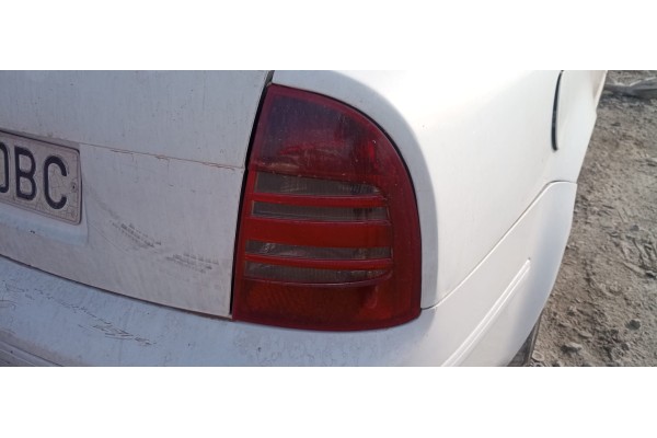 Recambio de piloto trasero derecho para skoda superb (3u4) collection referencia OEM IAM   