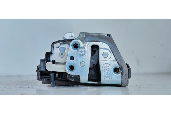 Recambio de cerradura puerta trasera izquierda para toyota rav 4 referencia OEM IAM 6090511  