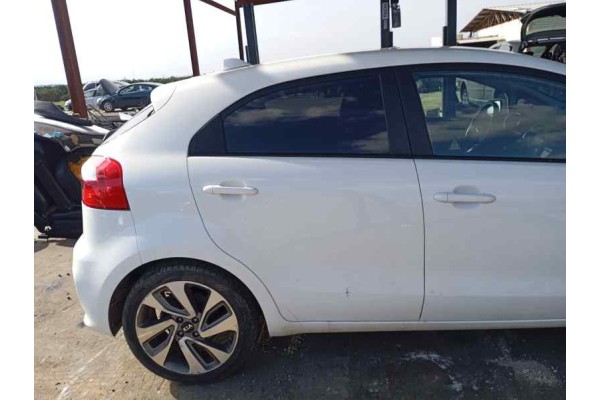 Recambio de puerta trasera derecha para kia rio (yb) 1.2i 85 referencia OEM IAM   