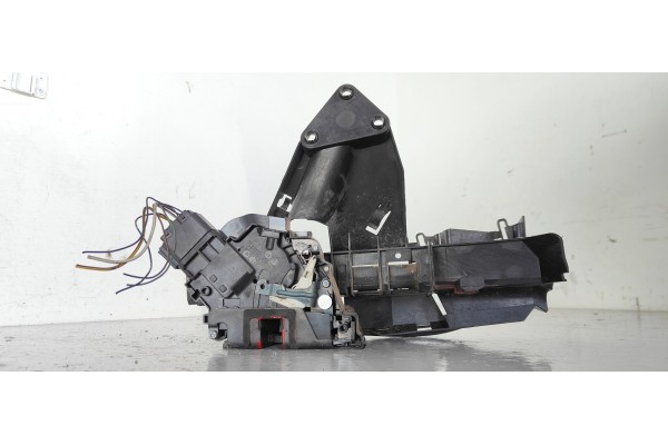 Recambio de cerradura puerta delantera derecha para ford focus berlina (cap) sport referencia OEM IAM 7M5AR21812AA  