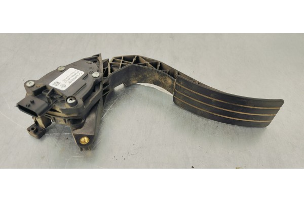 Recambio de pedal acelerador para renault captur 1.5 dci 90 fap referencia OEM IAM 180029347R  
