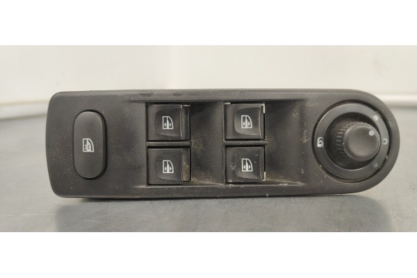 Recambio de mando elevalunas delantero izquierdo para renault captur 1.5 dci 90 fap referencia OEM IAM   