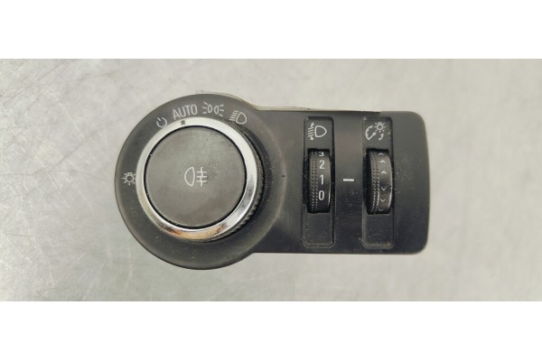 Recambio de mando luces para opel insignia berlina 2.0cdti 130 fap referencia OEM IAM 13268704  