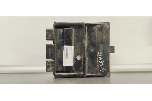 Recambio de centralita motor uce para renault megane ii berlina 5p confort dynamique referencia OEM IAM 8200334419  