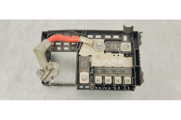 Recambio de caja reles / fusibles para opel insignia berlina 2.0cdti 130 fap referencia OEM IAM 20999170  