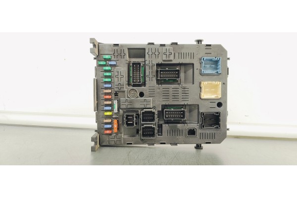 Recambio de caja reles / fusibles para peugeot 308 cc (2009) 1.6 i 120 referencia OEM IAM 281197595  