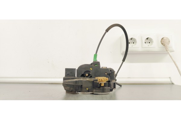 Recambio de cerradura puerta trasera derecha para opel insignia berlina 2.0cdti 130 fap referencia OEM IAM 3023880  