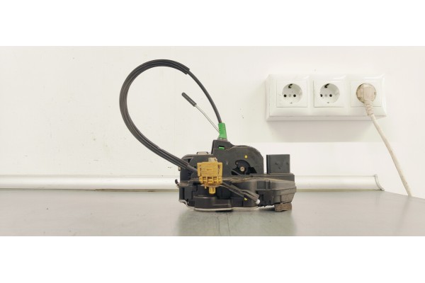 Recambio de cerradura puerta trasera izquierda para opel insignia berlina 2.0cdti 130 fap referencia OEM IAM 3023881  