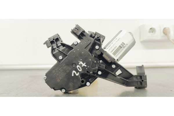 Recambio de motor limpia trasero para peugeot 207 1.4 i 95 referencia OEM IAM 0390201813  