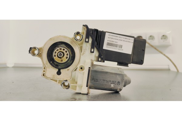 Recambio de motor elevalunas delantero derecho para volkswagen golf iv berlina (1j1) conceptline referencia OEM IAM 977610541530