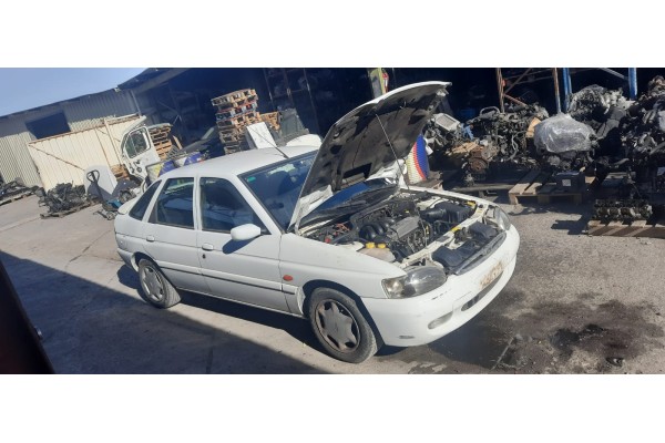 ford escort berlina/turnier del año 1990