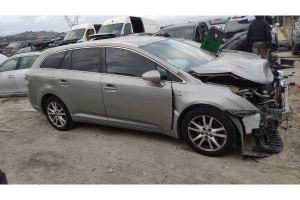 toyota avensis cross sport (t27) del año 2011