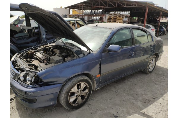 toyota avensis berlina (t 22) del año 1999