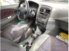 toyota avensis berlina (t 22) del año 1999