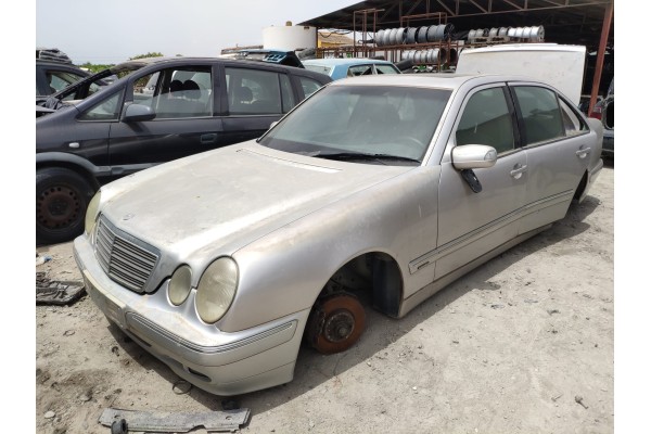 mercedes-benz clase e (w210) berlina diesel del año 2001