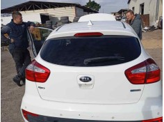 Recambio de porton trasero para kia rio (yb) 1.2i 85 referencia OEM IAM   