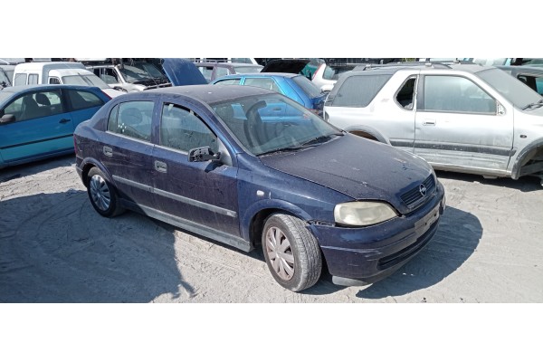 opel astra g berlina del año 2000