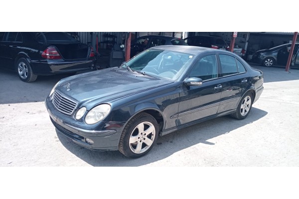 mercedes-benz clase e (w211) berlina del año 2003