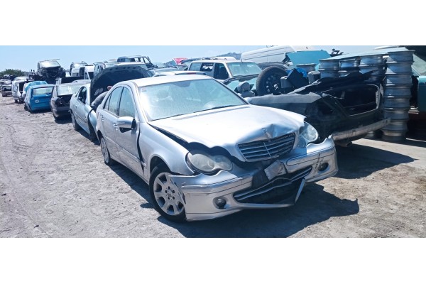 mercedes-benz clase c (w203) berlina del año 2004