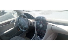 mercedes-benz clase c (w203) berlina del año 2004