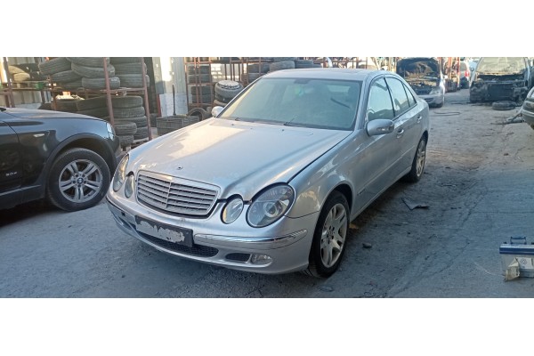 mercedes-benz clase e (w211) berlina del año 2002