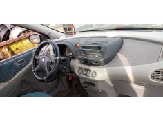 nissan almera tino (v10m) del año 2000