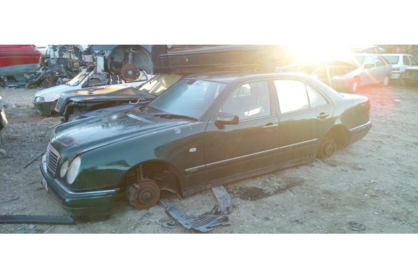 mercedes-benz clase e (w210) berlina del año 1998