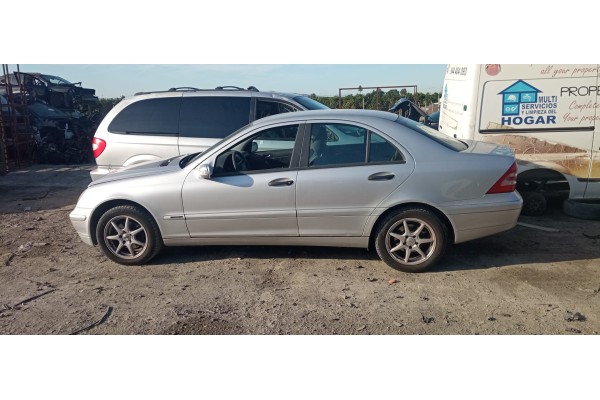 mercedes-benz clase c (w203) berlina del año 2000