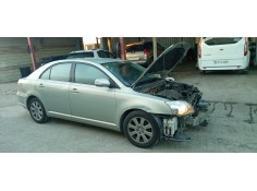 toyota avensis berlina (t25) del año 2003