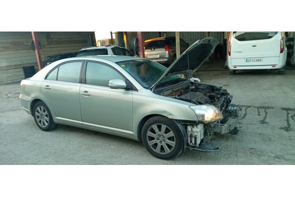 toyota avensis berlina (t25) del año 2003