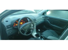 toyota avensis berlina (t25) del año 2003