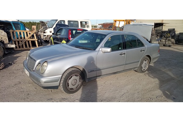 mercedes-benz clase e (w210) berlina diesel del año 2000