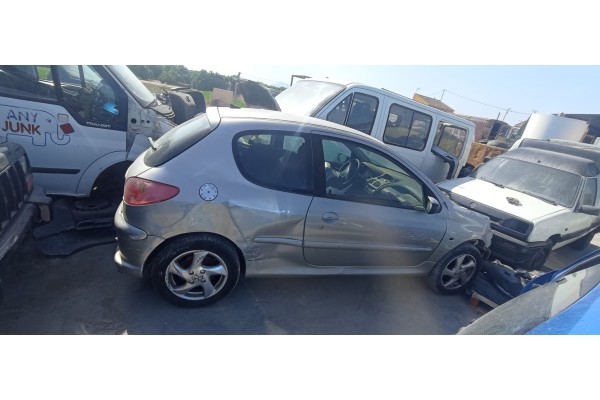 peugeot 206 berlina del año 1998