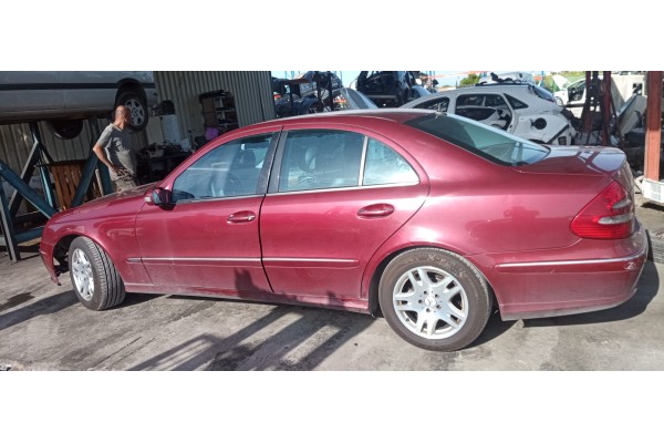 mercedes-benz clase e (w211) berlina del año 2006