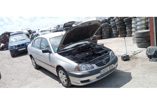 toyota avensis berlina (t 22) del año 2001