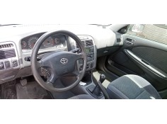 toyota avensis berlina (t 22) del año 2001