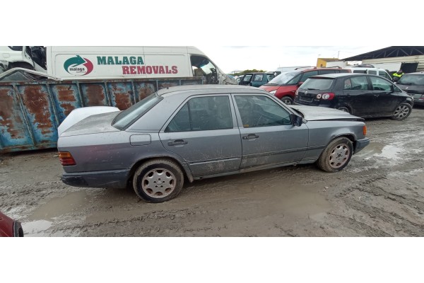 mercedes-benz clase e (w124) berlina del año 1989
